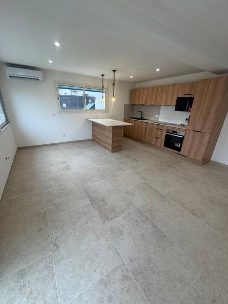 Pose de carrelage effet travertin Avignone 60x90 en bâton rompu pour sol intérieur de maison salon chambre à Gardanne moderne en grès cérame haut gamme