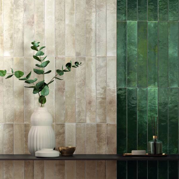 Carrelage mural Équipe Cerámicas série Bali, faïence pâte blanche 5×40 cm, finition brillante relief irrégulier pour murs élégants chez R&D Carrelage